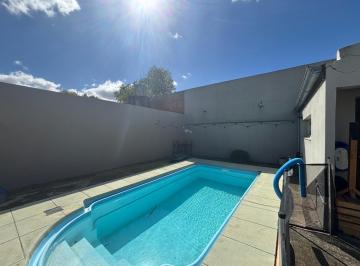 Casa · 130m² · 3 Ambientes · 2 Cocheras · Casa en Bosque Alegre