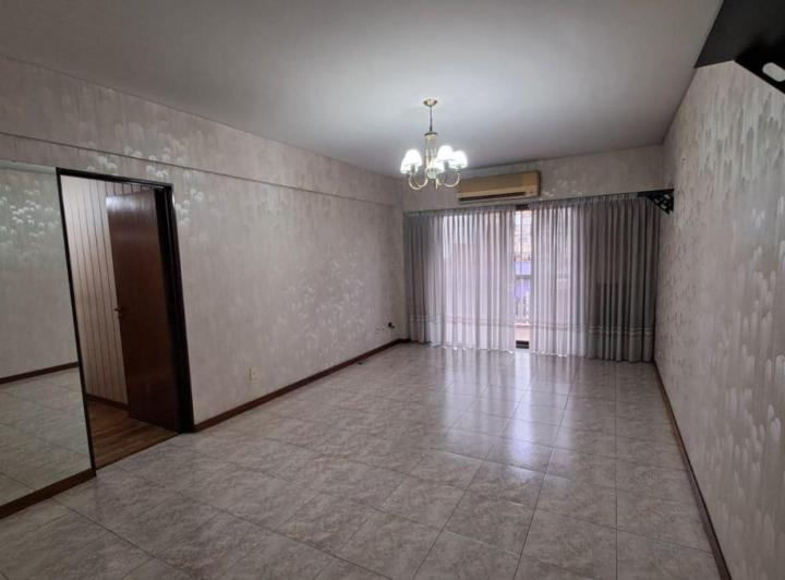 Departamento 5amb. Dep. de Servicio. Cochera y Gran Cocina y Balcón
