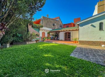 Casa · 300m² · 7 Ambientes · 2 Cocheras · Venta | Permuta - Casa de 4 Dorm., Piscina y Jardin - Echesortu, Rosario - Apto Crédito.