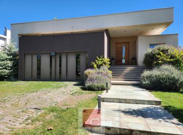 Casa · 486m² · 9 Ambientes · 4 Cocheras · Casa en La Vacherie