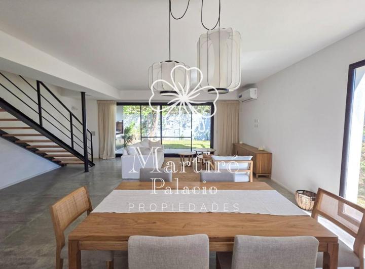 Casa · 140m² · 4 Ambientes · 2 Cocheras