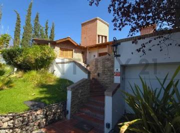 Casa · 410m² · 8 Ambientes · 2 Cocheras · Century 21 Lucio Barroso Vende