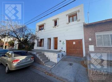 Terreno · 275m² · 8 Ambientes · 1 Cochera · Casa Venta Centro, 3 Dorm., 2 Baños, Jardín con Pileta, Cochera y Oficinas Arriba