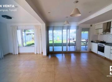 Casa · 4 Ambientes · 1 Cochera · Casa en Venta