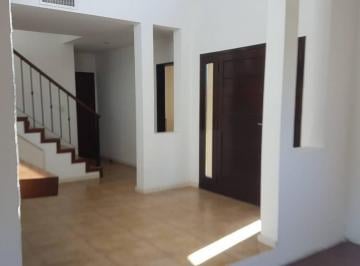 Casa · 270m² · 4 Ambientes · 2 Cocheras · Venta Casa 4 Ambientes con Cochera Fincas de Iraola