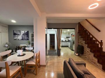 Casa · 100m² · 3 Ambientes · Casa en Venta 3 Ambientes Villa Devoto con Quincho y Terraza!
