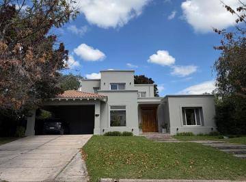 Casa · 380m² · 10 Ambientes · 2 Cocheras · Casa Vacherie Country Golf