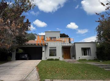 Casa · 380m² · 10 Ambientes · 2 Cocheras · Casa Vacherie Country Golf