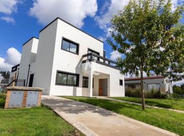 Casa · 267m² · 6 Ambientes · 2 Cocheras · Casa a Estrenar en Venta en San Pablo