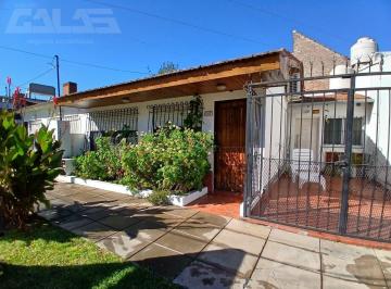 PH · 60m² · 3 Ambientes · 1 Cochera · Venta de Casa en P. H. 3 Ambientes, Galería con Parrilla en Parque Sayago, Castelar Norte