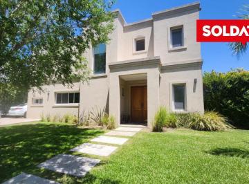 Casa · 240m² · 5 Ambientes · Moderna Casa en Venta Barrio Ayres Plaza Lote Central