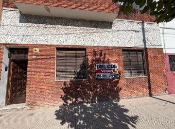 PH · 69m² · 3 Ambientes · PH 3 Amb Al Frente con Amplio Patio!