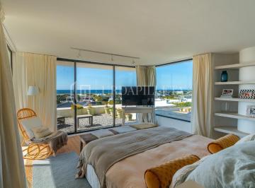 Casa · 1382m² · 8 Ambientes · 2 Cocheras · Casa en Venta en Club de Mar