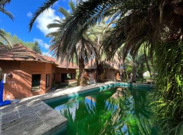 Casa de 6 ambientes, Cañuelas · Casa en Venta 5 Dorm. (1 en Suite) con Pileta