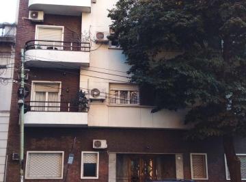 Departamento de 2 ambientes, Caballito · Excelente 2 Ambientes en Edificio de Epóca Frente a Parque Centenario.