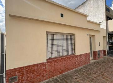 Casa · 90m² · 4 Ambientes · Casa a La Venta en Calle Ameghino