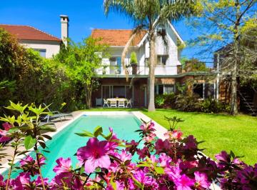 Casa · 240m² · 6 Ambientes · 3 Cocheras · Isla del Sol | Venta | Cálida Casa con Pileta y Gran Altillo en Excelente Lote Interno