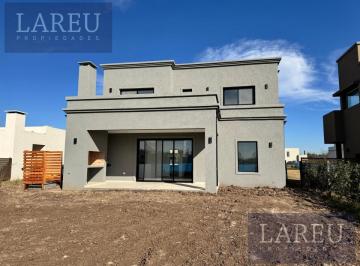 Casa · 538m² · 5 Ambientes · Casa en Santa Sofía