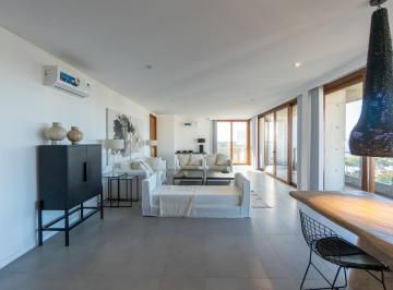 Departamento · 198m² · 5 Ambientes · 1 Cochera · Semipiso en 38 y Plaza Olazabal en Alquiler