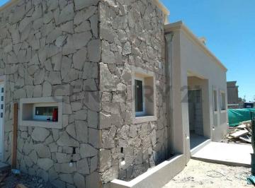 Casa · 160m² · 4 Ambientes · 3 Cocheras · Casa con Pileta en Santa Sofia