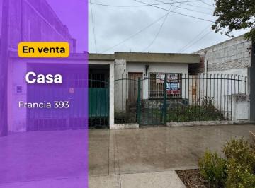 Casa de 4 ambientes, San Nicolás de los Arroyos · Se Vende Casa — Francia 393