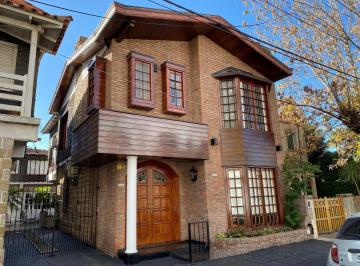 Casa · 221m² · 5 Ambientes · 1 Cochera · Casa en Venta Quilmes Residencial