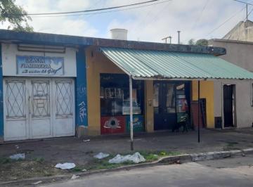Local comercial · 210m² · 3 Ambientes · Dos Locales Mas Vivienda