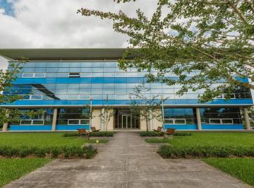 Oficina comercial · 150m² · 1 Ambiente · 2 Cocheras · Oficina en Av Peron