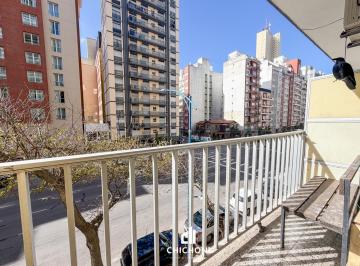 Departamento · 30m² · 1 Ambiente · Alquiler - Departamento 1 Ambiente y Medio Al Frente con Balcón - Plaza Colon