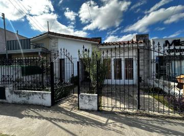 Casa · 136m² · 4 Ambientes · 1 Cochera · Amplia Casa 3 Dorm. Sobre Av Cordillera
