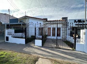Casa · 136m² · 4 Ambientes · 1 Cochera · Amplia Casa 3 Dorm. Sobre Av Cordillera