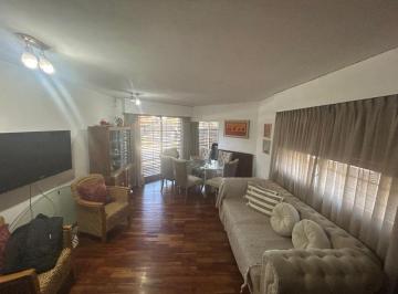 Casa · 230m² · 6 Ambientes · 2 Cocheras · Venta Casa en Cerro de Las Rosas 4 Dorm.