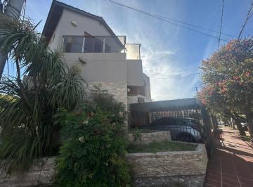 Casa · 230ha · 6 Ambientes · 2 Cocheras · Venta Casa en Cerro de Las Rosas 4 Dorm.