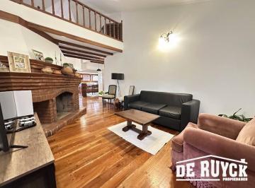 Casa · 236m² · 4 Ambientes · 3 Cocheras · Chalet con Verde y Pileta, Sobre 2 Lotes, Barrio Parque Calchaqui