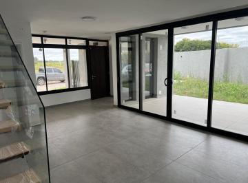 Casa · 170m² · 4 Ambientes · 2 Cocheras · Duplex a La Venta en Campo Chico