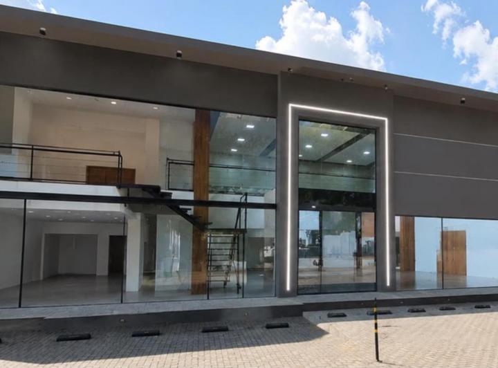 Local comercial · 500m² · 5 Cocheras