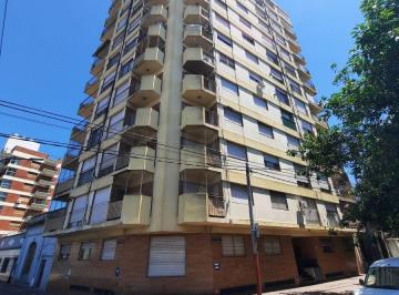 Departamento de 3 ambientes, Lanús · Amplio Dto de 3 Ambientes - Reciclado! Excelente Estado - Ubicado a 2 Cdras. de La Estación Lanús.