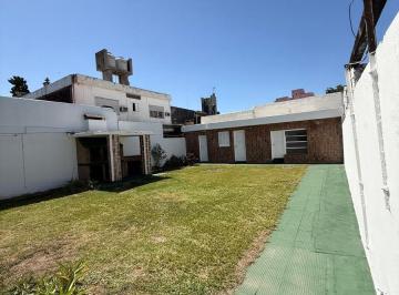 Casa · 211m² · 3 Dormitorios · B° Juniors, Zuviría 1029, Casa Amplia con Gran Patio en Excelente Zona