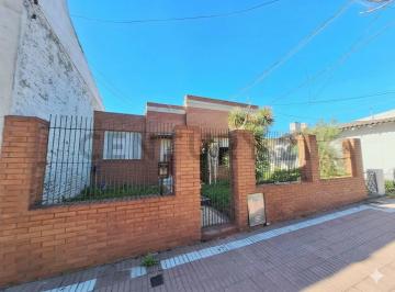 Casa · 112m² · 4 Ambientes · Casa 4 Ambientes en Zona Don Bosco a Reciclar