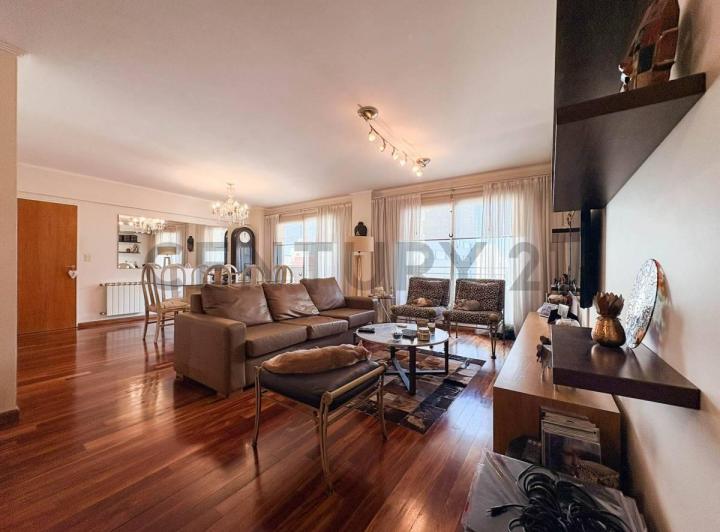 Departamento · 177m² · 6 Ambientes · 1 Cochera