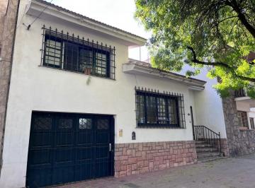 Casa · 240m² · 12 Ambientes · Vende Casa en La Quinta Seccion