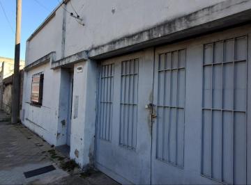 Casa · 307m² · 4 Ambientes · 1 Cochera · Casa en Venta a Reciclar 2 Dorm Barrio Ludueña Rosario