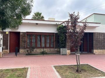 Casa · 276m² · 10 Ambientes · 1 Cochera · Casa en Venta Más Una Construcción Independiente