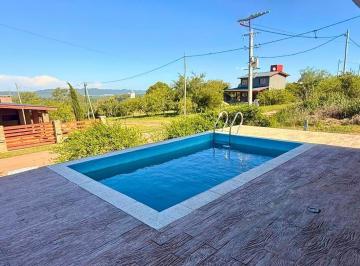 Casa · 141m² · 5 Ambientes · 1 Cochera · Casa Amoblada con Pileta y Vista a Las Sierras en Venta – Santa Mónica, Santa Rosa de Calamuchita