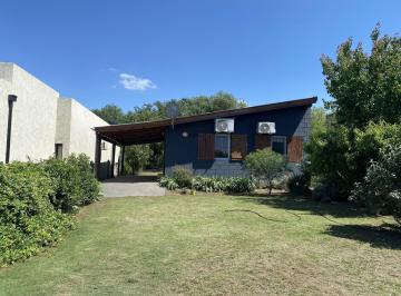 Casa · 63m² · 3 Ambientes · 2 Cocheras · Casa en Venta 2 Dorm. a 250 m del Lago en Villa Rumipal, Córdoba