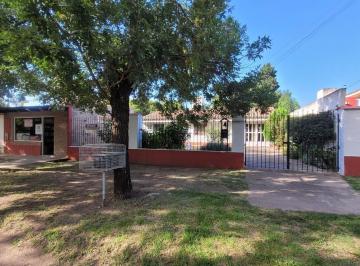 Casa · 255m² · 5 Ambientes · 1 Cochera · Casa en Venta en Villa Rumipal con Gas Natural y Local Comercial, a m del Lago