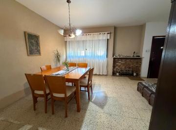 Casa · 219m² · 7 Ambientes · Venta Casa 3 Dorm. en Barrio Maipú