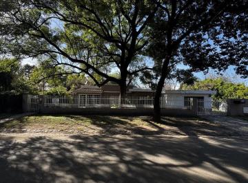 Casa · 240m² · 6 Ambientes · Venta| Casa 5 Dorm. con Pileta en San Alfonso - Tho