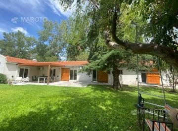 Casa · 249m² · 6 Ambientes · 2 Cocheras · Propiedad en Venta en Alamo Alto con Dos Casas - Permuta - Maroto Propiedades