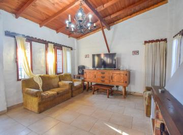 Casa · 120m² · 4 Ambientes · 1 Cochera · Venta - Oportunidad Chalet 4 Ambientes con Parque - Apto Crédito